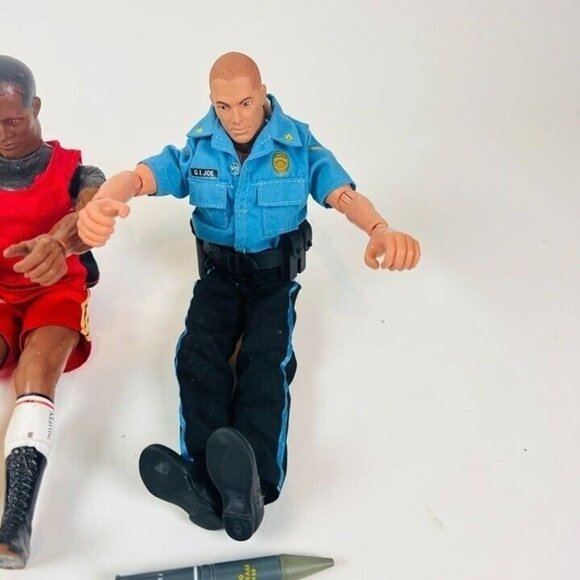 G.I. Joe Action Figures Lot of 4 With Weapons & Storage Case - Picture 10 of 12